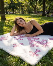 Cargar imagen en el visor de la galería, Chrome Crosses Blanket - Rose
