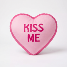Cargar imagen en el visor de la galería, Kiss Me Pillow
