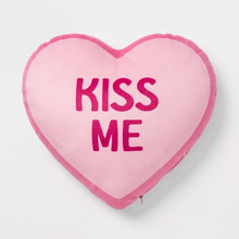 Cargar imagen en el visor de la galería, Kiss Me Pillow
